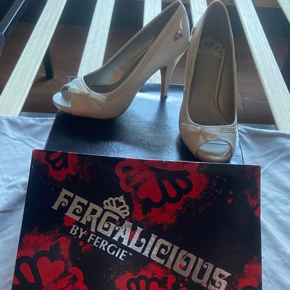 White bough heel by Fergie. Size 6. Worn once. - Picture 1 of 1